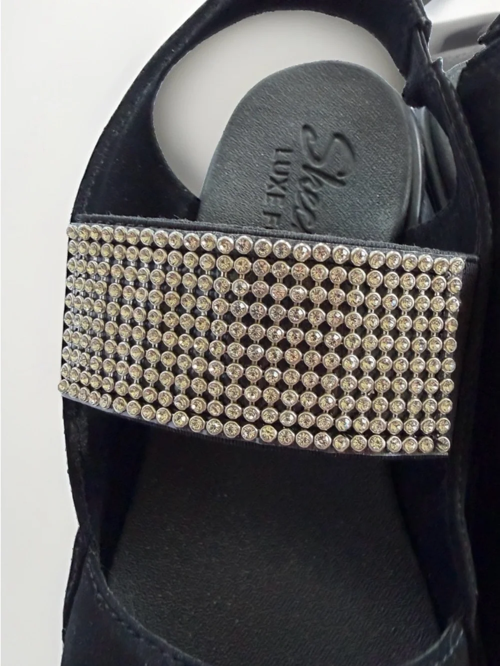 Skechers Luxe Foam Womens 7 Black Rhinestone Wedge Sandals Slingback Open Toe